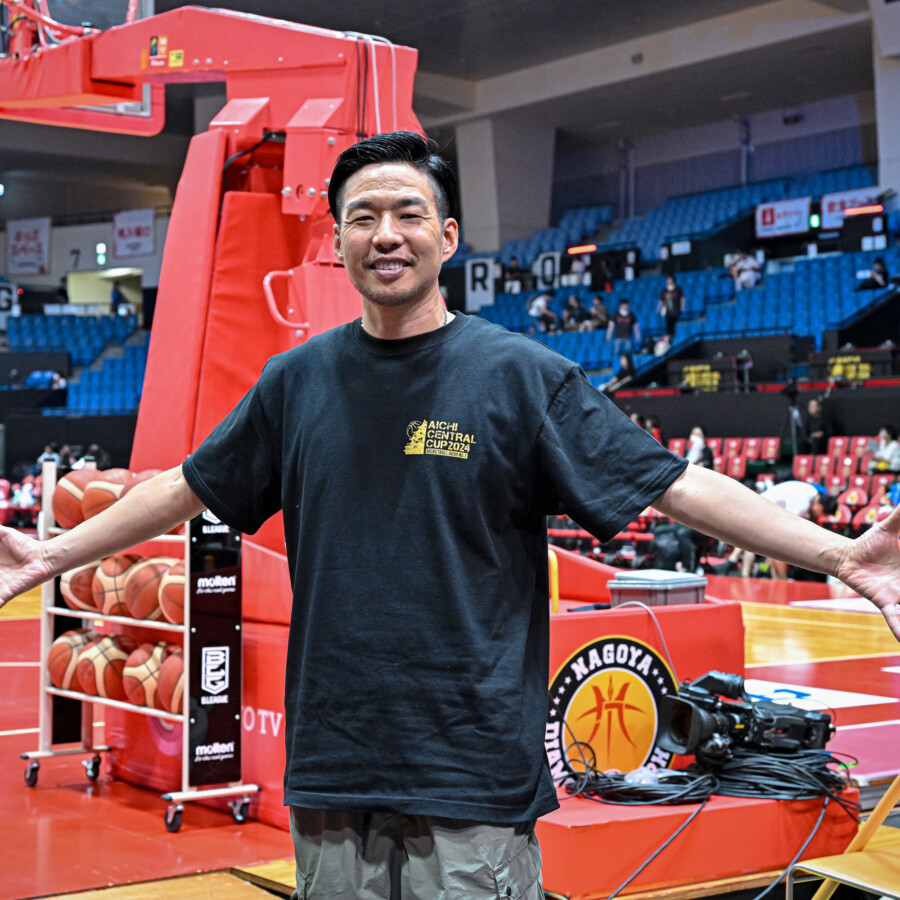 「選手の特徴を歌詞に」今シーズンも注目のアリーナMC　名古屋ダイヤモンドドルフィンズ KURO（HOME MADE 家族）　　balltrip MAGAZINE（ボールトリップマガジン）